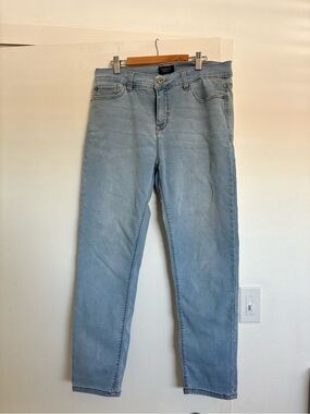 Women's Light Blue Skinny Jeans with Gentle Stretch